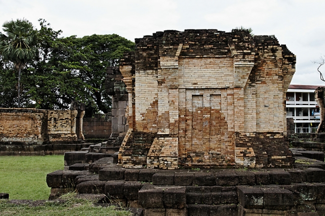 Prasat Sa Kamphaeng Yai-040